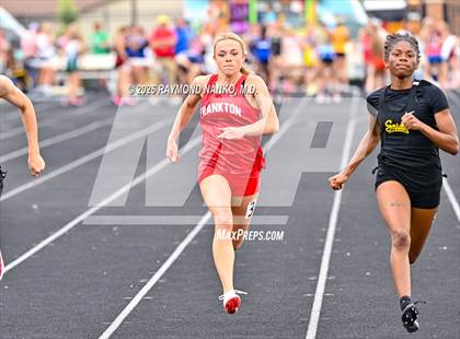 Thumbnail 2 in IHSAA Regional 3 (100 Meter) photogallery.