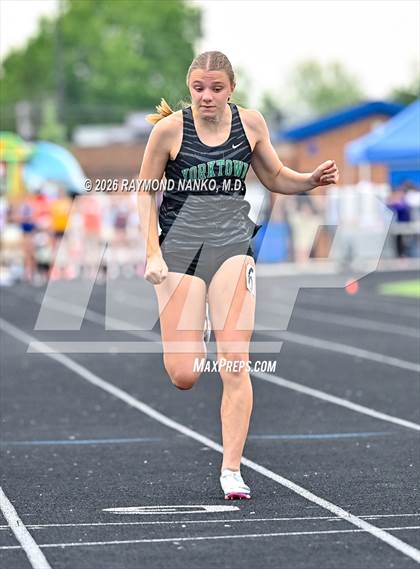 Thumbnail 2 in IHSAA Regional 3 (100 Meter) photogallery.