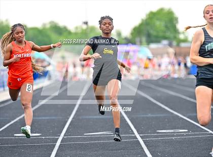 Thumbnail 2 in IHSAA Regional 3 (100 Meter) photogallery.
