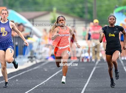 Thumbnail 2 in IHSAA Regional 3 (100 Meter) photogallery.
