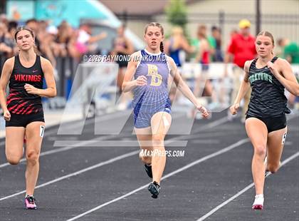 Thumbnail 2 in IHSAA Regional 3 (100 Meter) photogallery.