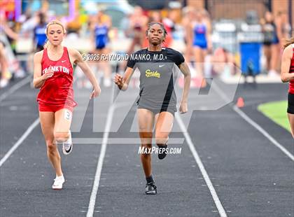 Thumbnail 2 in IHSAA Regional 3 (100 Meter) photogallery.