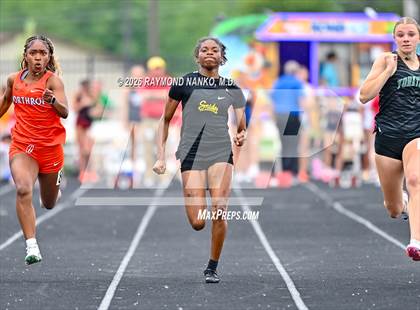 Thumbnail 2 in IHSAA Regional 3 (100 Meter) photogallery.