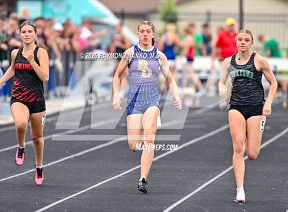 Thumbnail 3 in IHSAA Regional 3 (100 Meter) photogallery.