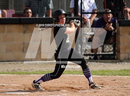 Thumbnail 3 in Harrisburg vs. Trico (IHSA 2A Sectional Semifinal) photogallery.