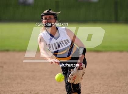 Thumbnail 1 in Harrisburg vs. Trico (IHSA 2A Sectional Semifinal) photogallery.