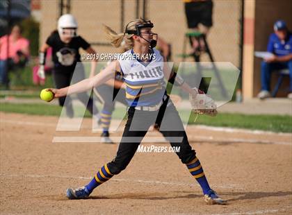 Thumbnail 1 in Harrisburg vs. Trico (IHSA 2A Sectional Semifinal) photogallery.