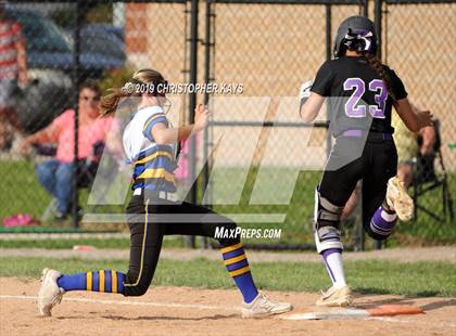 Thumbnail 1 in Harrisburg vs. Trico (IHSA 2A Sectional Semifinal) photogallery.