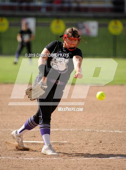 Thumbnail 2 in Harrisburg vs. Trico (IHSA 2A Sectional Semifinal) photogallery.