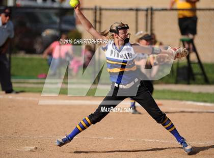 Thumbnail 1 in Harrisburg vs. Trico (IHSA 2A Sectional Semifinal) photogallery.