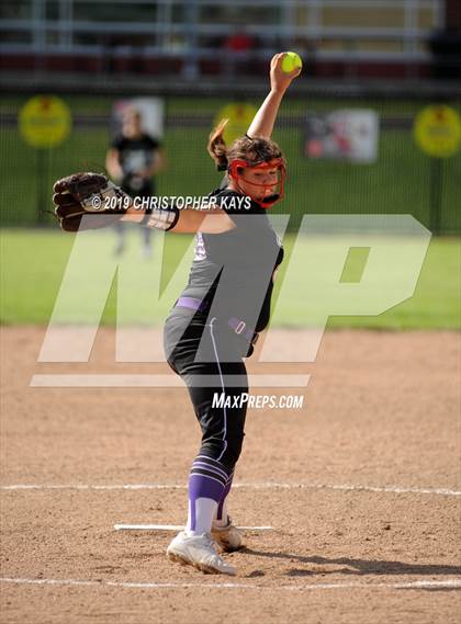 Thumbnail 3 in Harrisburg vs. Trico (IHSA 2A Sectional Semifinal) photogallery.