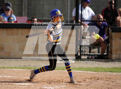 Thumbnail 2 in Harrisburg vs. Trico (IHSA 2A Sectional Semifinal) photogallery.