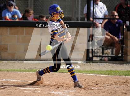 Thumbnail 2 in Harrisburg vs. Trico (IHSA 2A Sectional Semifinal) photogallery.