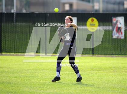 Thumbnail 1 in Harrisburg vs. Trico (IHSA 2A Sectional Semifinal) photogallery.