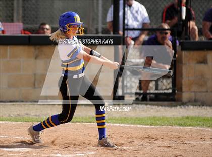 Thumbnail 2 in Harrisburg vs. Trico (IHSA 2A Sectional Semifinal) photogallery.