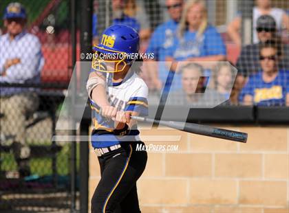 Thumbnail 3 in Harrisburg vs. Trico (IHSA 2A Sectional Semifinal) photogallery.