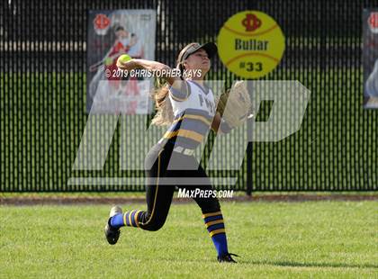 Thumbnail 2 in Harrisburg vs. Trico (IHSA 2A Sectional Semifinal) photogallery.