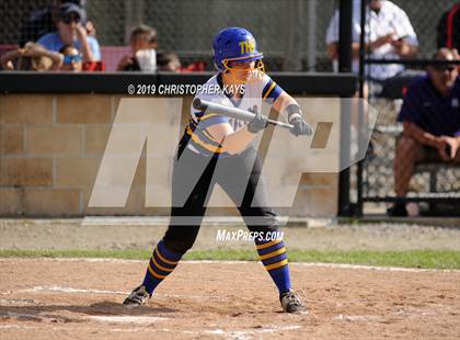 Thumbnail 2 in Harrisburg vs. Trico (IHSA 2A Sectional Semifinal) photogallery.