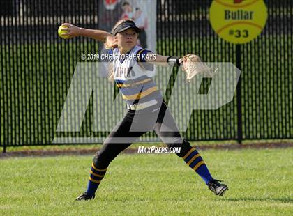 Thumbnail 3 in Harrisburg vs. Trico (IHSA 2A Sectional Semifinal) photogallery.