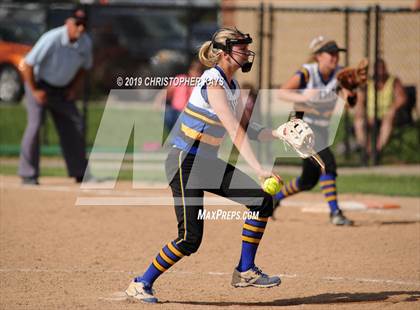 Thumbnail 2 in Harrisburg vs. Trico (IHSA 2A Sectional Semifinal) photogallery.