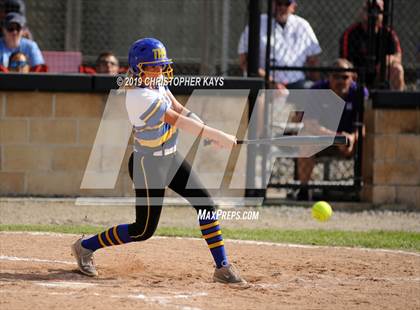 Thumbnail 3 in Harrisburg vs. Trico (IHSA 2A Sectional Semifinal) photogallery.