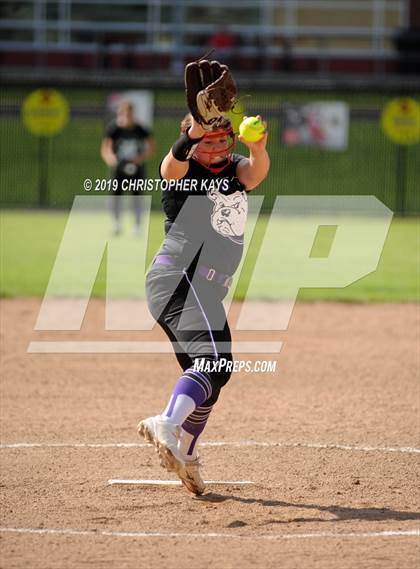 Thumbnail 2 in Harrisburg vs. Trico (IHSA 2A Sectional Semifinal) photogallery.