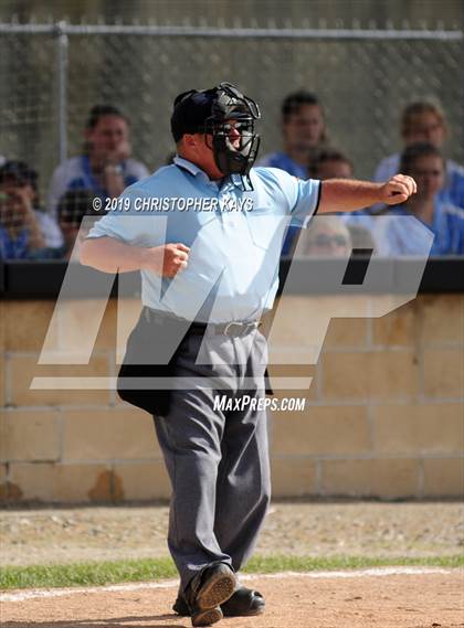 Thumbnail 1 in Harrisburg vs. Trico (IHSA 2A Sectional Semifinal) photogallery.