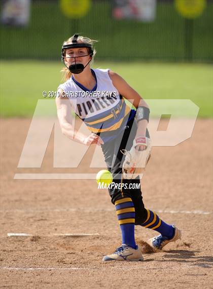 Thumbnail 1 in Harrisburg vs. Trico (IHSA 2A Sectional Semifinal) photogallery.