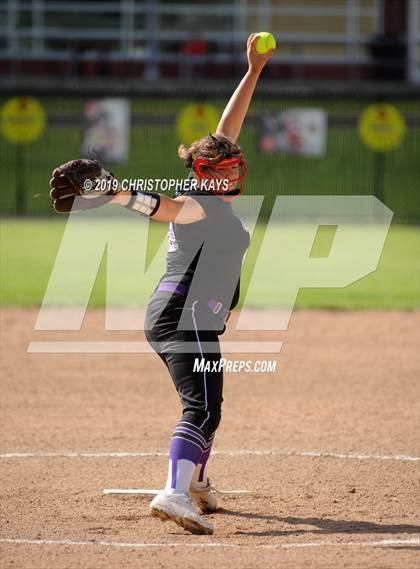 Thumbnail 2 in Harrisburg vs. Trico (IHSA 2A Sectional Semifinal) photogallery.