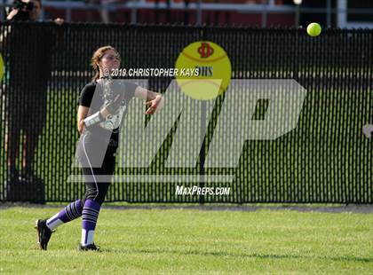 Thumbnail 2 in Harrisburg vs. Trico (IHSA 2A Sectional Semifinal) photogallery.