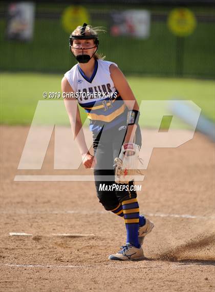 Thumbnail 1 in Harrisburg vs. Trico (IHSA 2A Sectional Semifinal) photogallery.