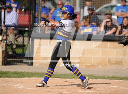 Thumbnail 2 in Harrisburg vs. Trico (IHSA 2A Sectional Semifinal) photogallery.