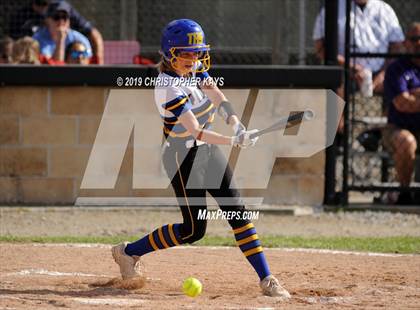 Thumbnail 2 in Harrisburg vs. Trico (IHSA 2A Sectional Semifinal) photogallery.
