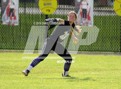 Thumbnail 3 in Harrisburg vs. Trico (IHSA 2A Sectional Semifinal) photogallery.