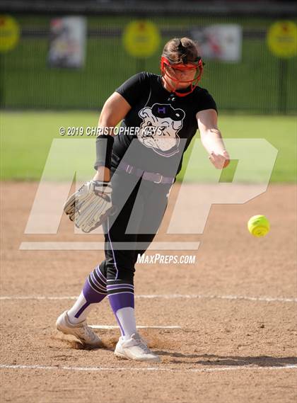 Thumbnail 3 in Harrisburg vs. Trico (IHSA 2A Sectional Semifinal) photogallery.