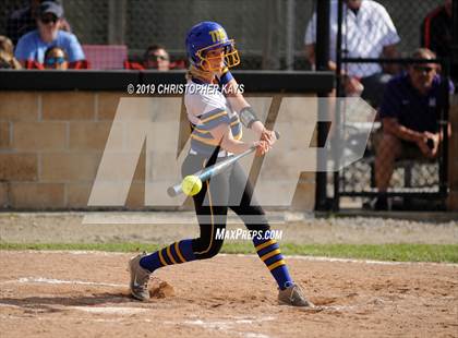 Thumbnail 2 in Harrisburg vs. Trico (IHSA 2A Sectional Semifinal) photogallery.