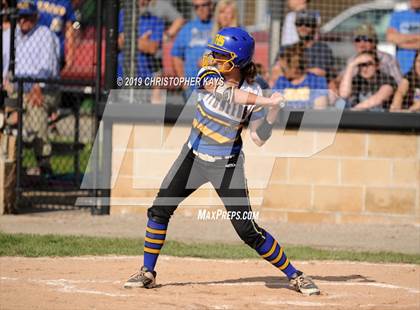 Thumbnail 3 in Harrisburg vs. Trico (IHSA 2A Sectional Semifinal) photogallery.