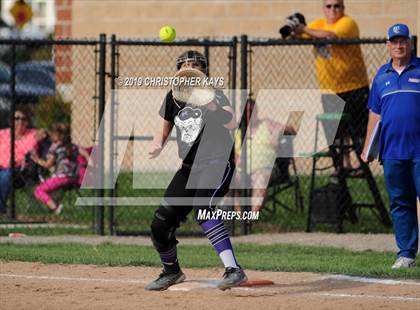 Thumbnail 3 in Harrisburg vs. Trico (IHSA 2A Sectional Semifinal) photogallery.