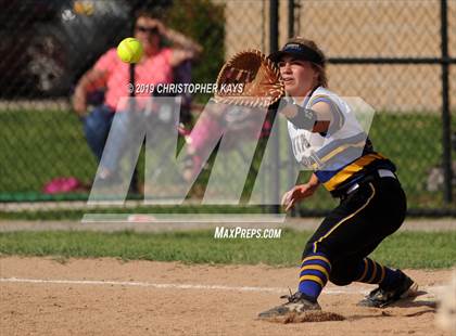 Thumbnail 1 in Harrisburg vs. Trico (IHSA 2A Sectional Semifinal) photogallery.