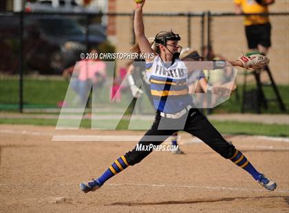 Thumbnail 3 in Harrisburg vs. Trico (IHSA 2A Sectional Semifinal) photogallery.