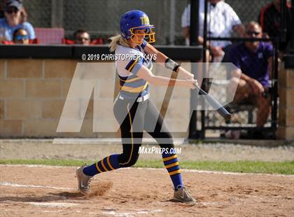 Thumbnail 3 in Harrisburg vs. Trico (IHSA 2A Sectional Semifinal) photogallery.