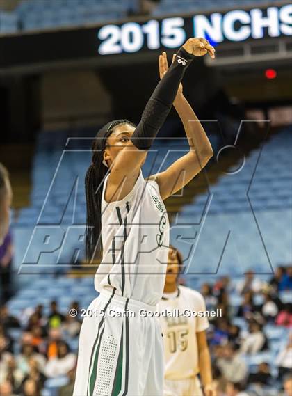 Thumbnail 2 in Southeast Raleigh vs. Myers Park (NCHSAA 4A Final) photogallery.