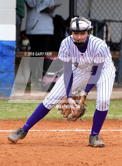 Thumbnail 2 in Grundy County vs Silverdale Academy photogallery.