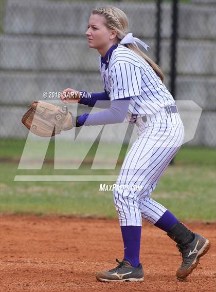 Thumbnail 3 in Grundy County vs Silverdale Academy photogallery.