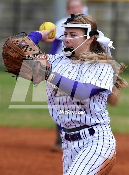 Thumbnail 3 in Grundy County vs Silverdale Academy photogallery.