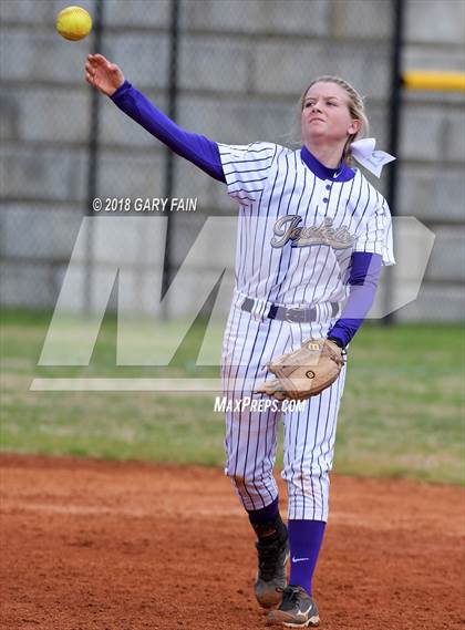 Thumbnail 1 in Grundy County vs Silverdale Academy photogallery.