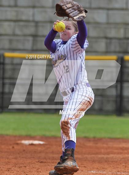 Thumbnail 3 in Grundy County vs Silverdale Academy photogallery.