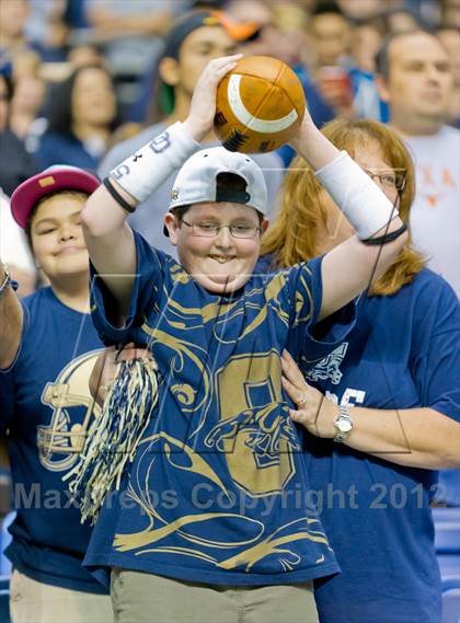 Thumbnail 1 in Madison vs. O'Connor (UIL 5A Division 1 Quarterfinal Playoff) photogallery.