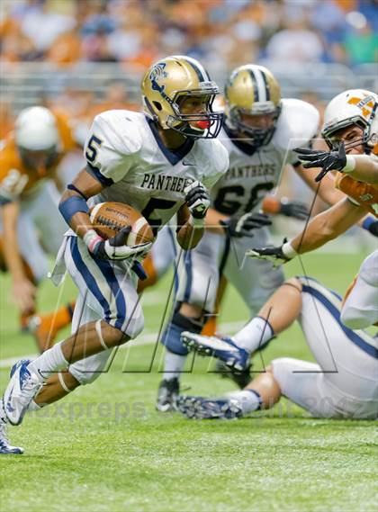 Thumbnail 1 in Madison vs. O'Connor (UIL 5A Division 1 Quarterfinal Playoff) photogallery.