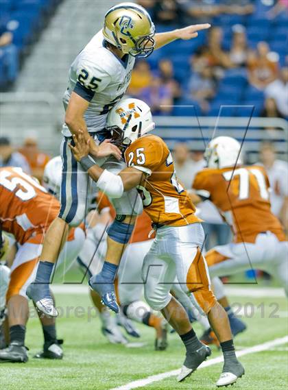 Thumbnail 1 in Madison vs. O'Connor (UIL 5A Division 1 Quarterfinal Playoff) photogallery.